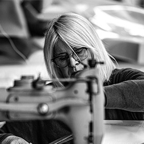 Portrait gaelle humeau sea horse voilerie mediterranee cap d agde occitanie sellerie marine voile d ombrage poulie cordage Portrait gaelle humeau sea horse voilerie mediterranee cap d agde occitanie sellerie marine voile d ombrage poulie cordage